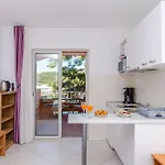 Juka * Milna (Hvar)